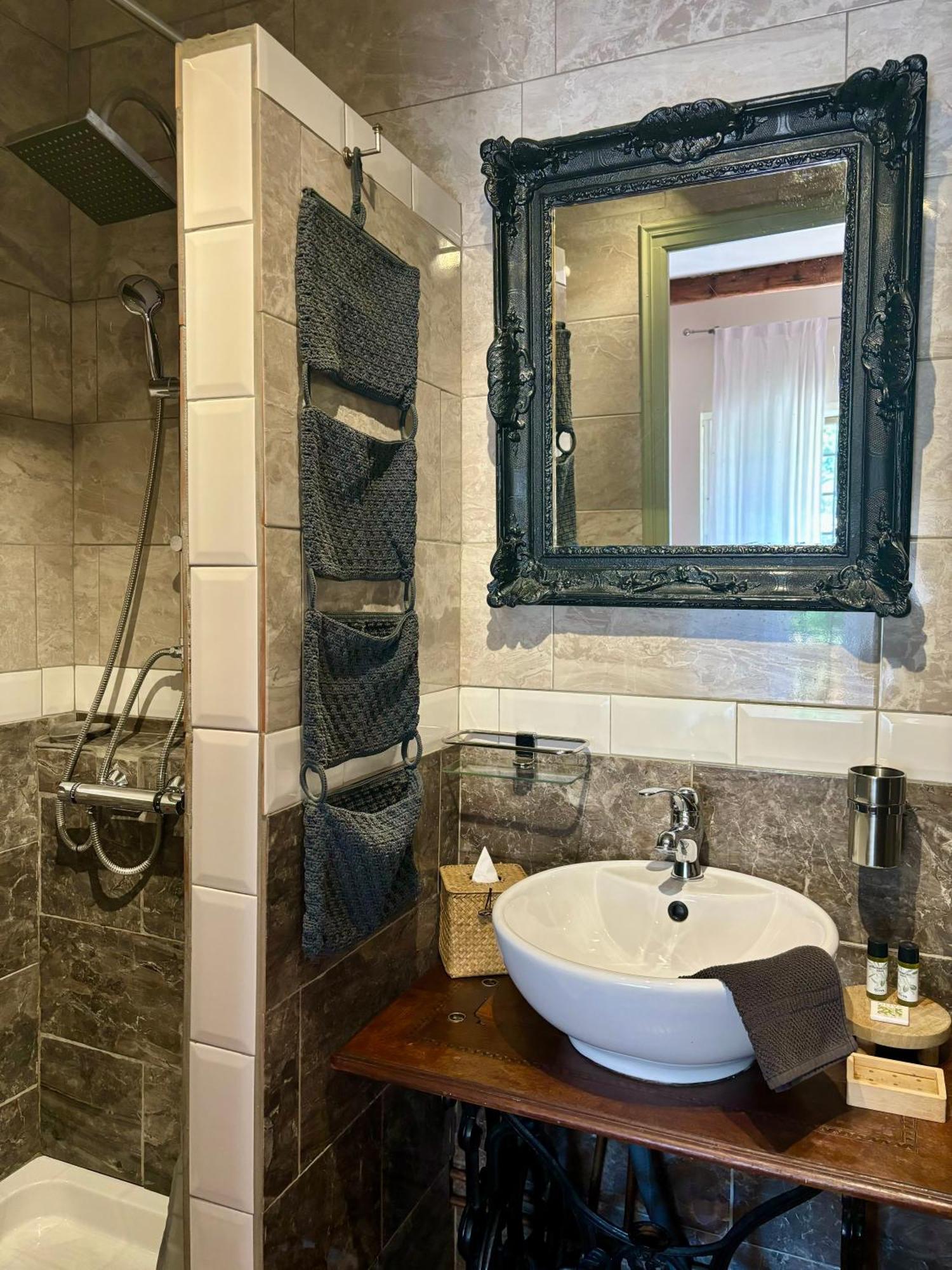 Domaine Du Commandeur Bed & Breakfast Mondragon Ngoại thất bức ảnh